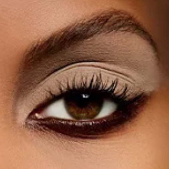 MAC Eye Shadow OMEGA Soft Matte - Picture 5 of 14